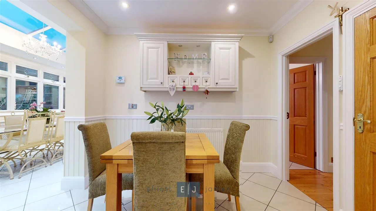 Amberley Road, Buckhurst Hill, photo 10