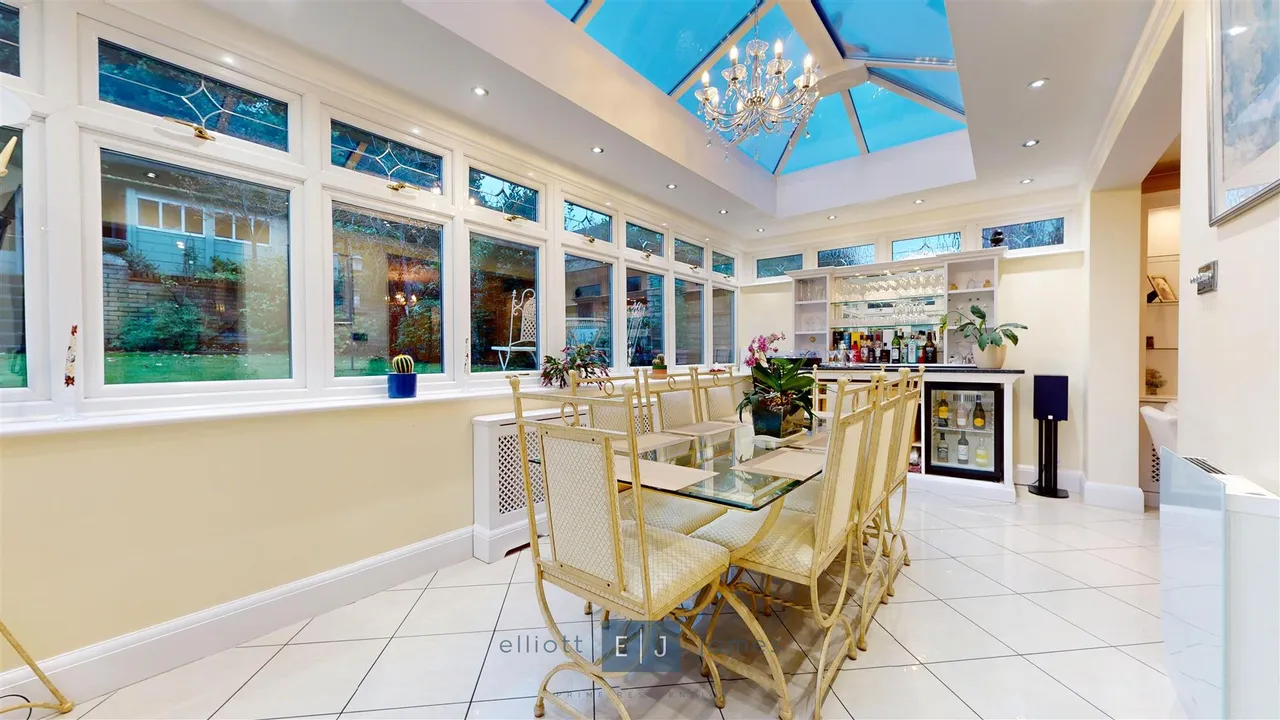 Amberley Road, Buckhurst Hill, photo 7