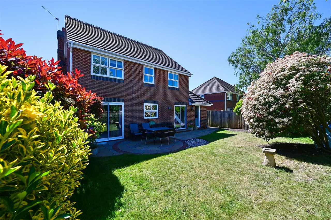 Grange Road, Ash, Guildford, Surrey, GU12 6ES, photo 12