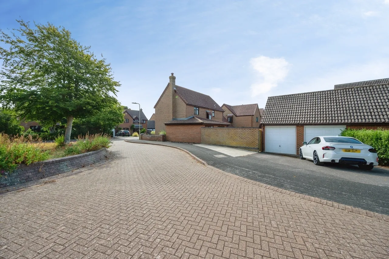 Southleigh Grove, Hayling Island, PO11, photo 22