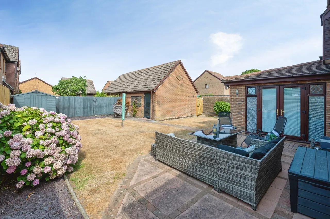 Southleigh Grove, Hayling Island, PO11, photo 23