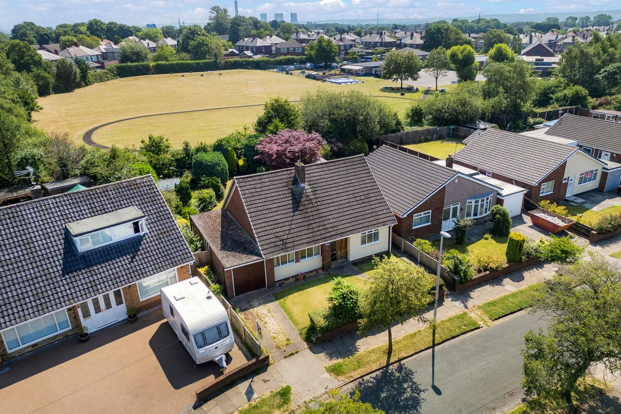 3 bed house for sale — Buckingham Avenue, Widnes, Widnes, WA8 9EW