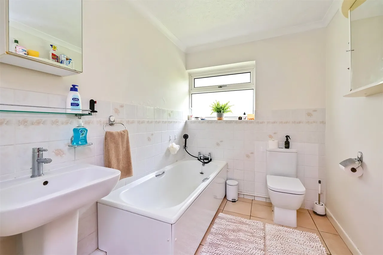 Crescent Lane, Ash Vale, Guildford, Surrey, GU12 5EE, photo 12