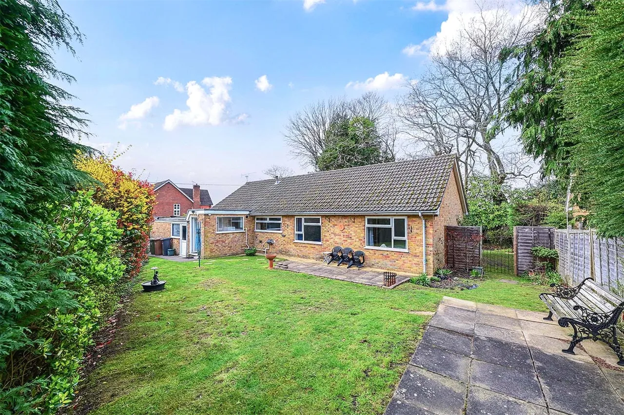 Crescent Lane, Ash Vale, Guildford, Surrey, GU12 5EE, photo 17