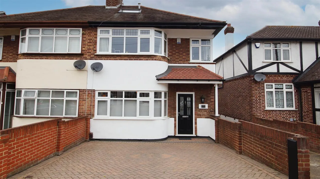 4 bed house for sale — Valley Hill, Loughton