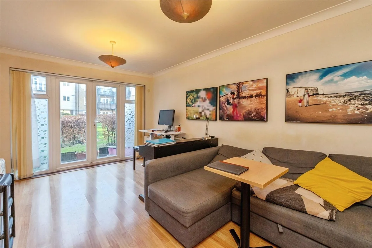 Southwell Close, Chafford Hundred, Grays, Essex, RM16, photo 3