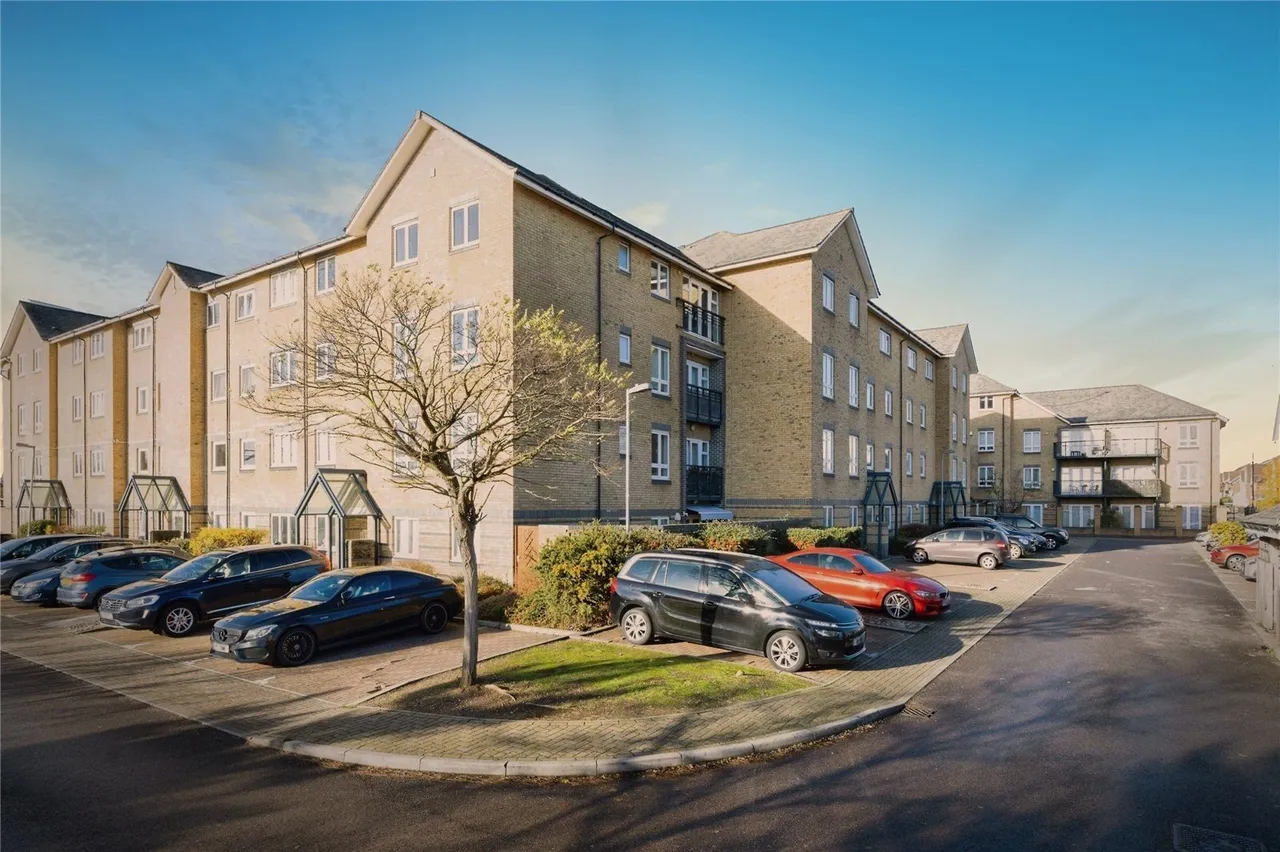 Southwell Close, Chafford Hundred, Grays, Essex, RM16, photo 2