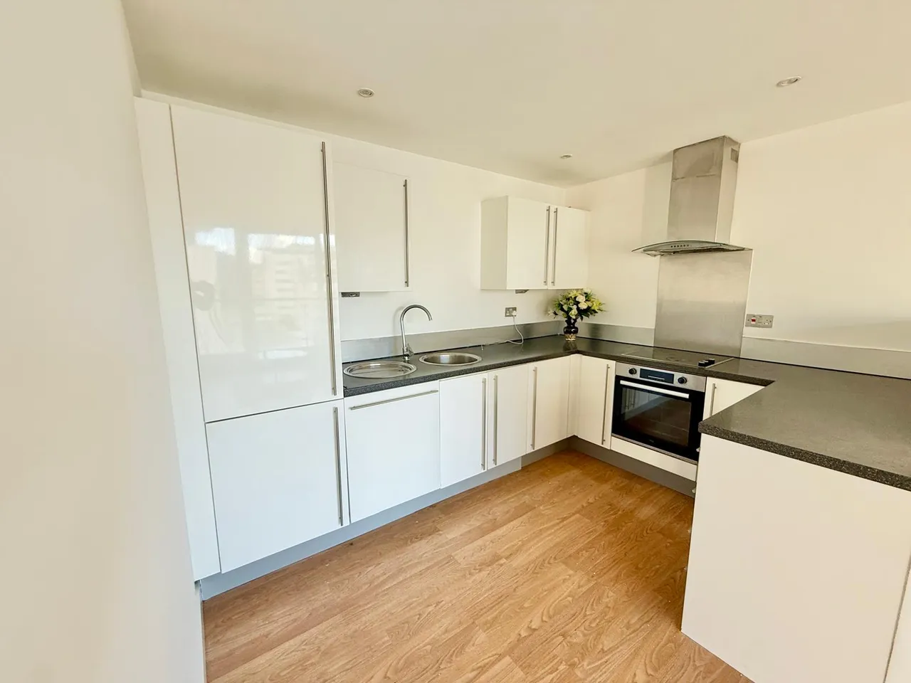 Latitude Court, London, E16, photo 2