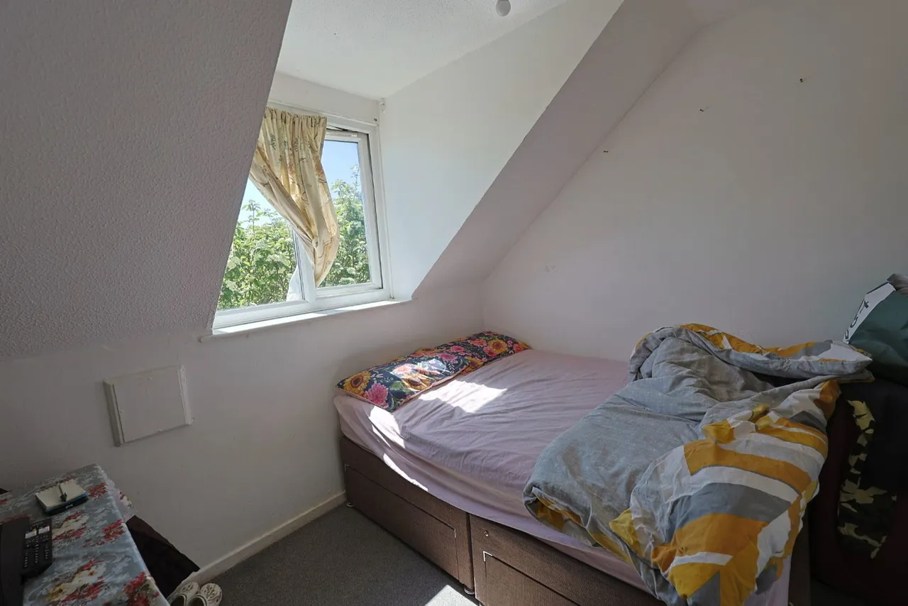 Springwood Crescent, Edgware, Middlesex, HA8 8SD, photo 4
