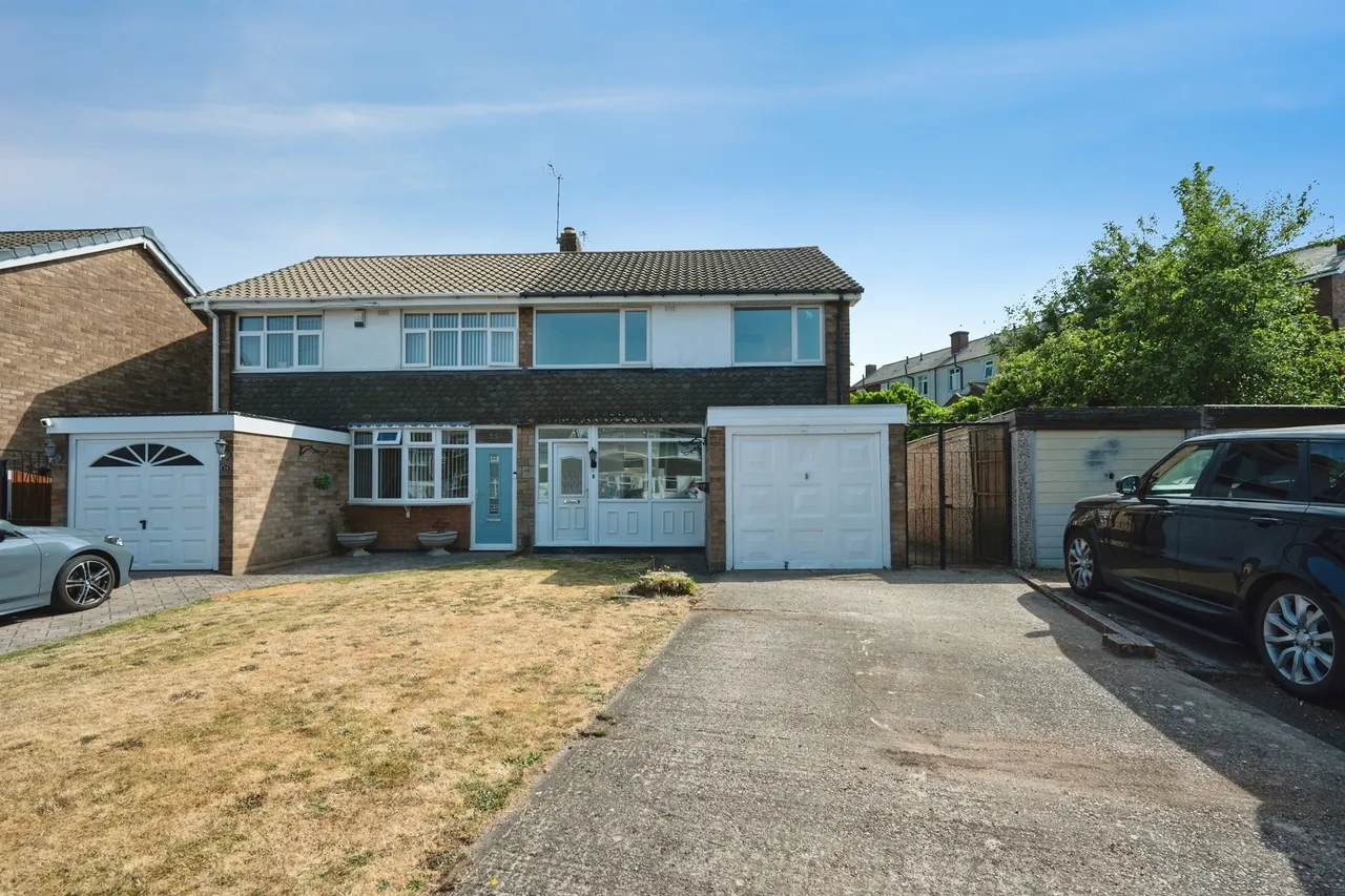 3 bed house for sale — Blakedon Road, Wednesbury