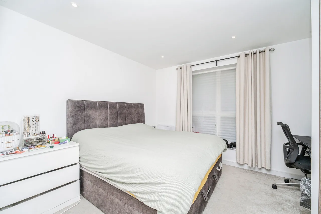 Greenleaf Walk, Southall, UB1, photo 9