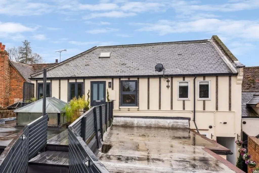 2 bed flat for sale — High Street, Cookham SL6 9SF