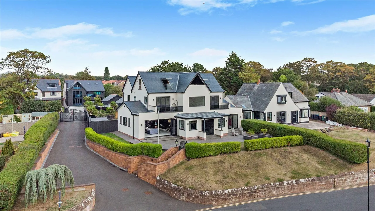 The Parade, Parkgate, CH64, photo 3