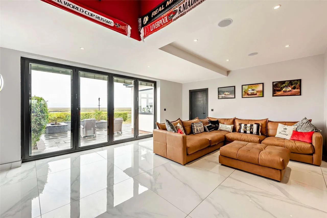 The Parade, Parkgate, CH64, photo 18