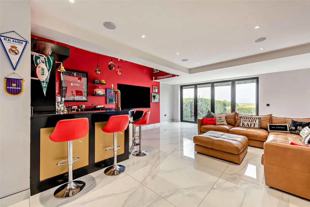 The Parade, Parkgate, CH64, photo 15