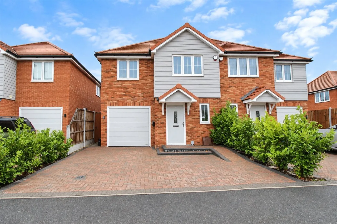 4 bed house for sale, St. Josephs Close, Canvey Island, SS8