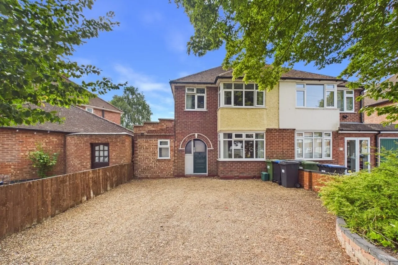 3 bed house for sale — Landor Road, Whitnash, Leamington Spa