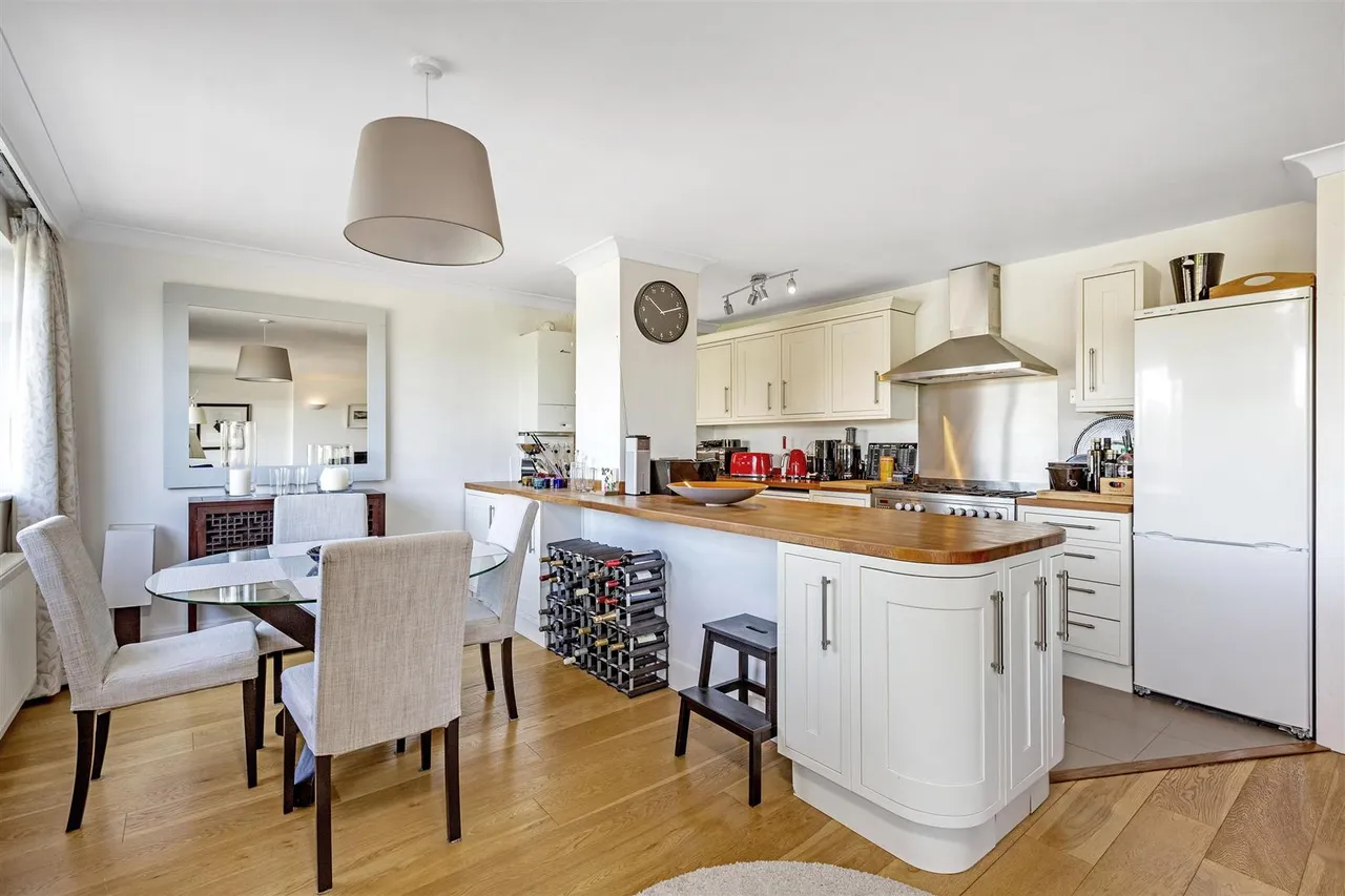 2 bed flat to rent, The Terrace, Barnes, SW13