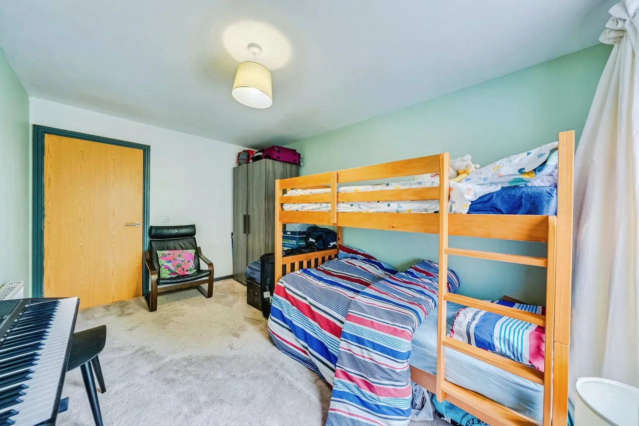 Dulcie Close, Greenhithe, photo 10