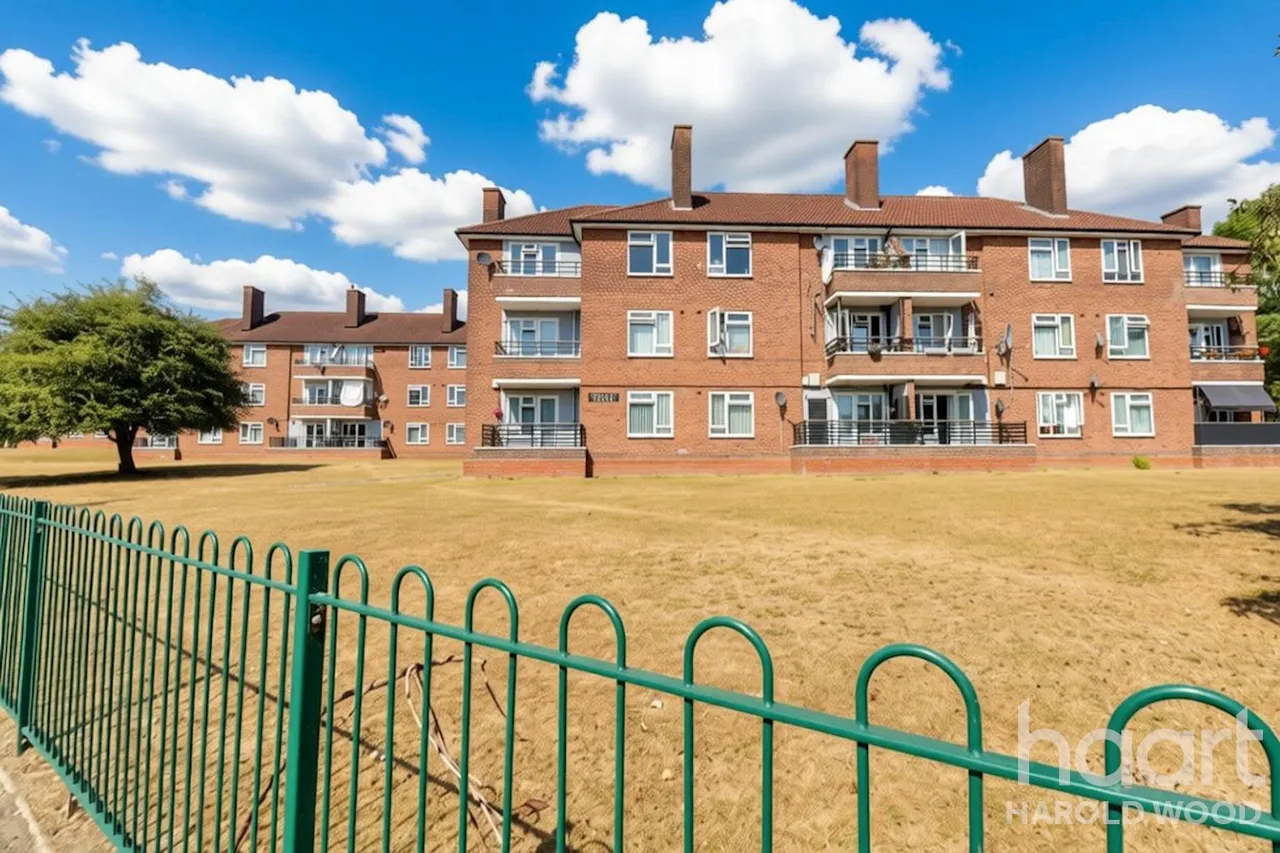 Petersfield Avenue, Harold Hill, RM3, photo 9