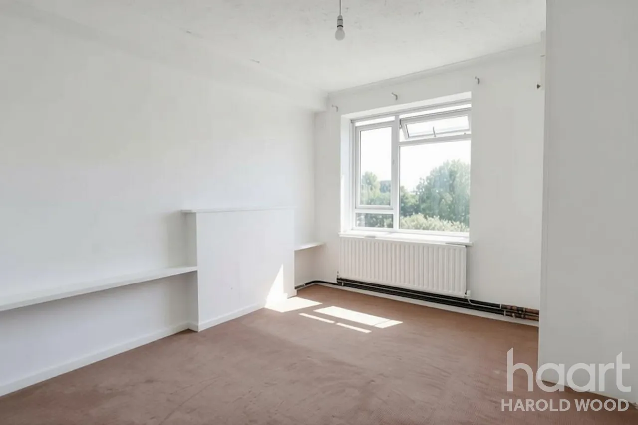 Petersfield Avenue, Harold Hill, RM3, photo 6