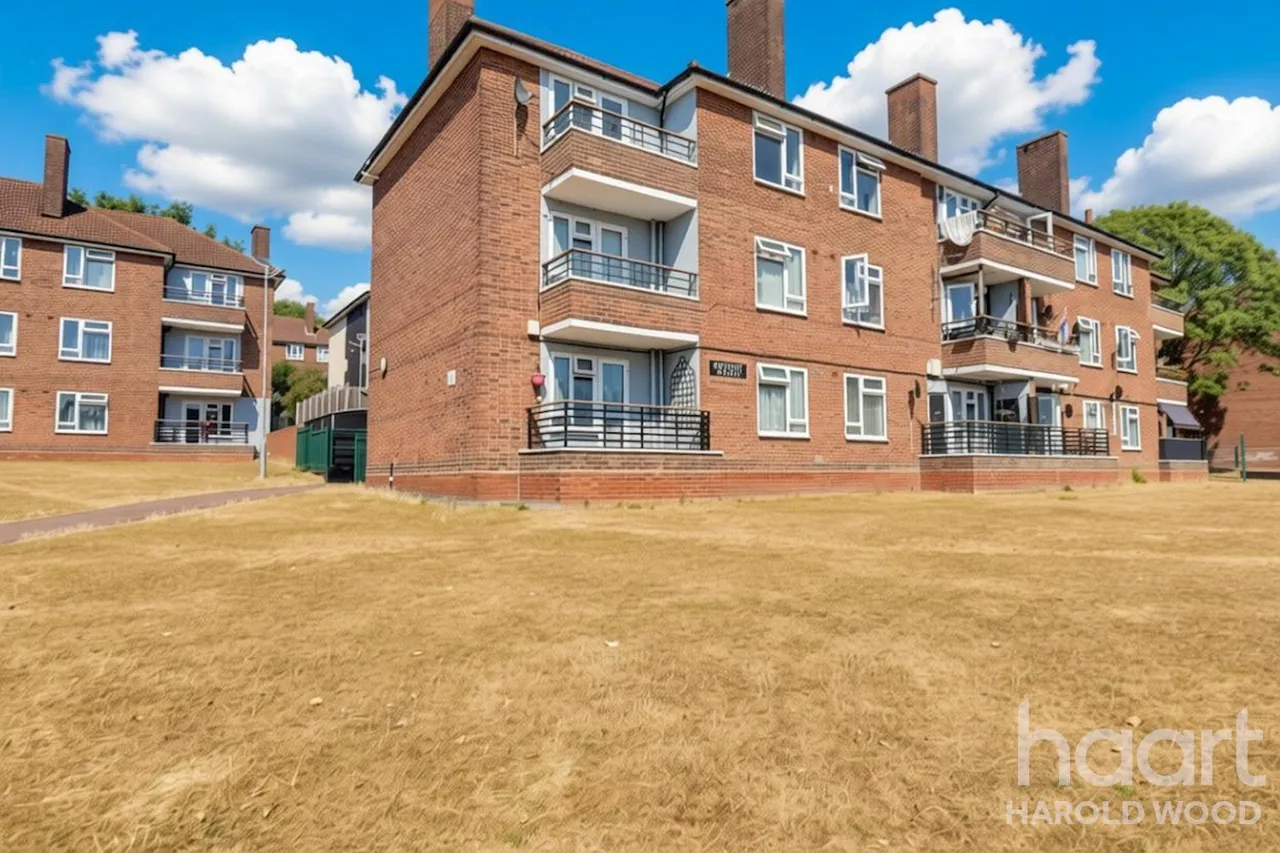 Petersfield Avenue, Harold Hill, RM3, photo 10