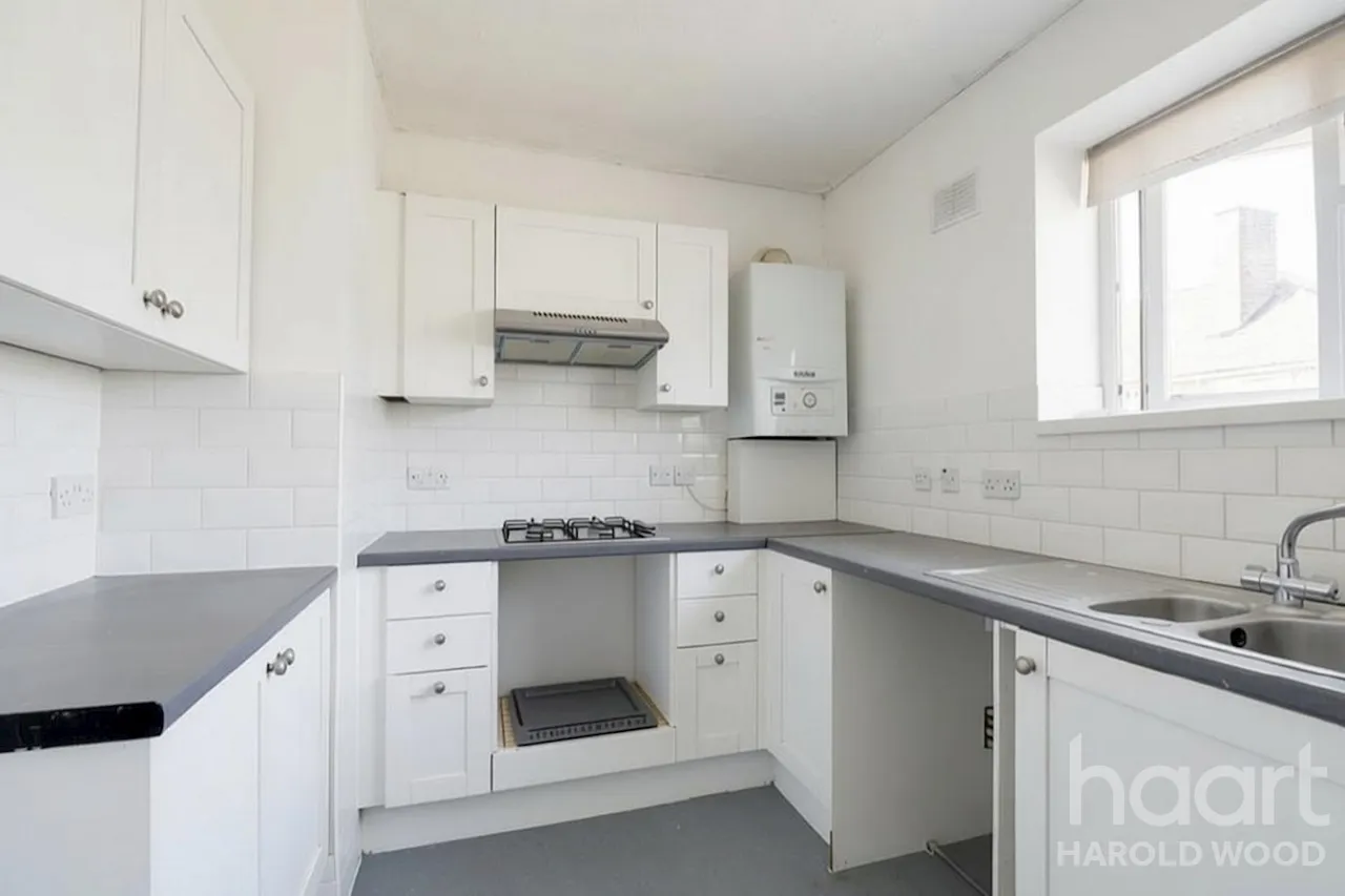 Petersfield Avenue, Harold Hill, RM3, photo 3