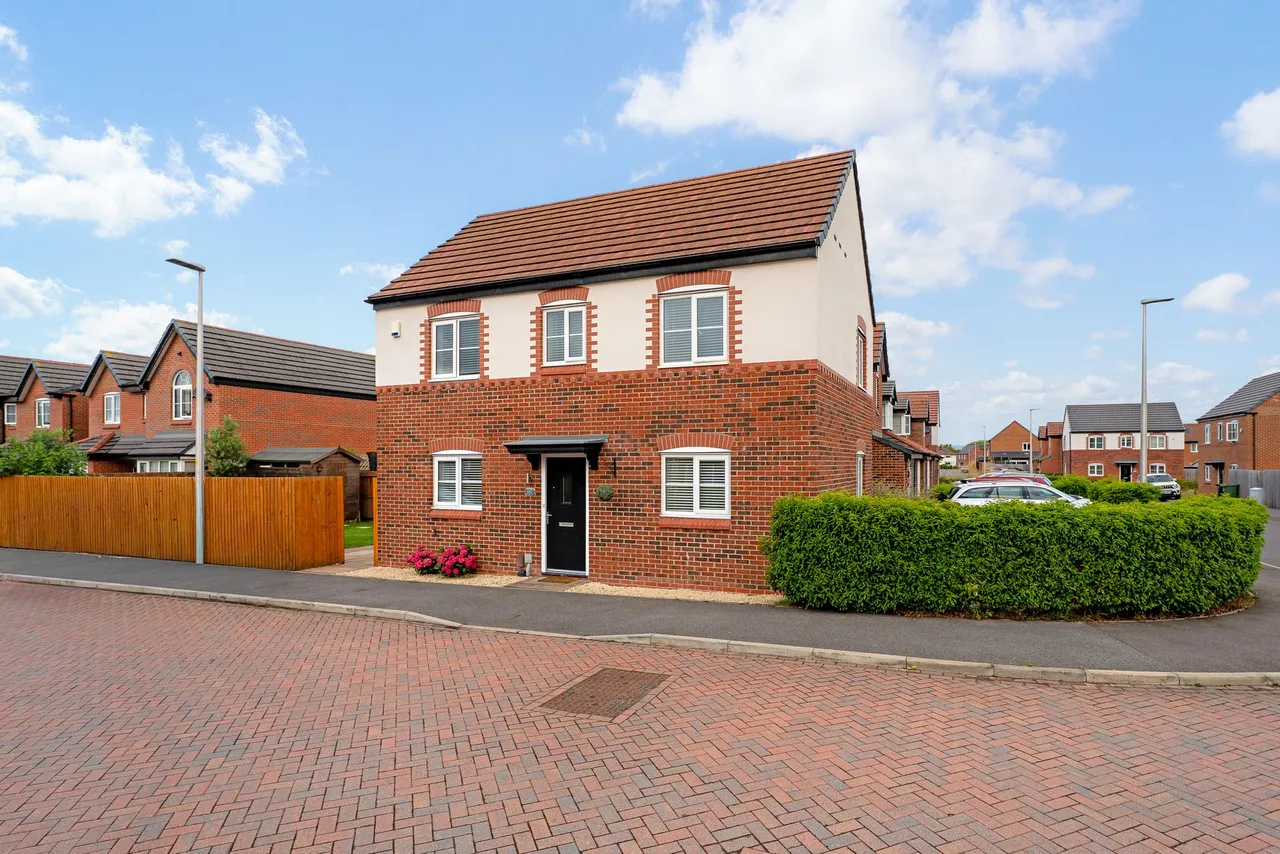 3 bed house for sale — Woodford Drive, Widnes, Widnes, WA8 9BF