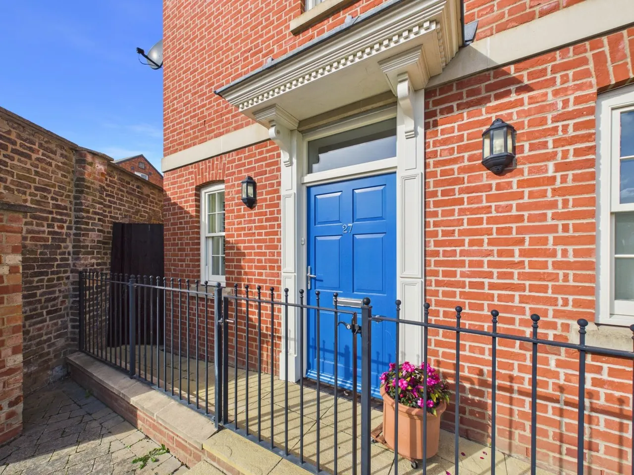 Moat Lane, Towcester, NN12, photo 22