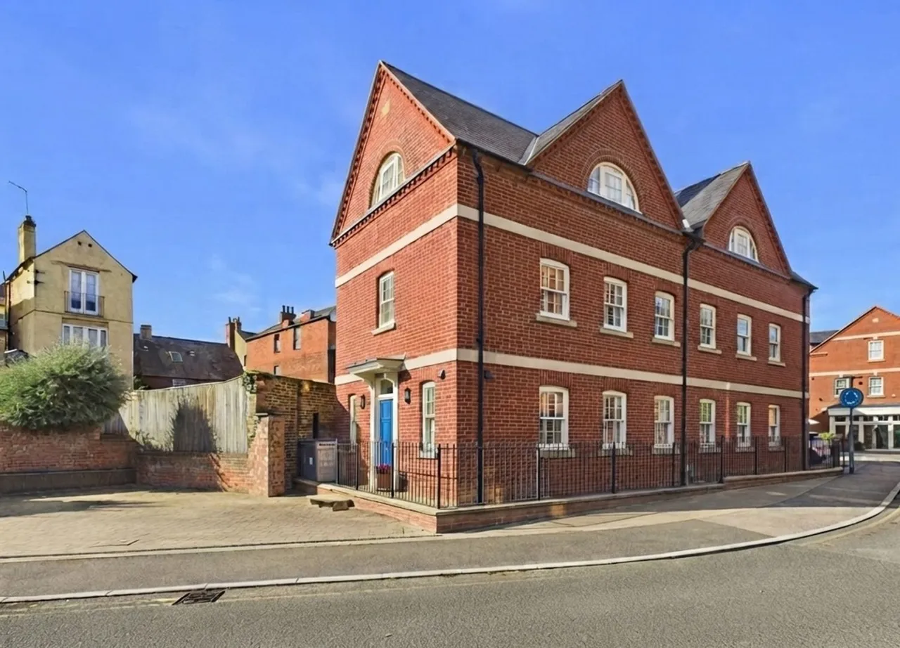 4 bed house for sale, Moat Lane, Towcester, NN12