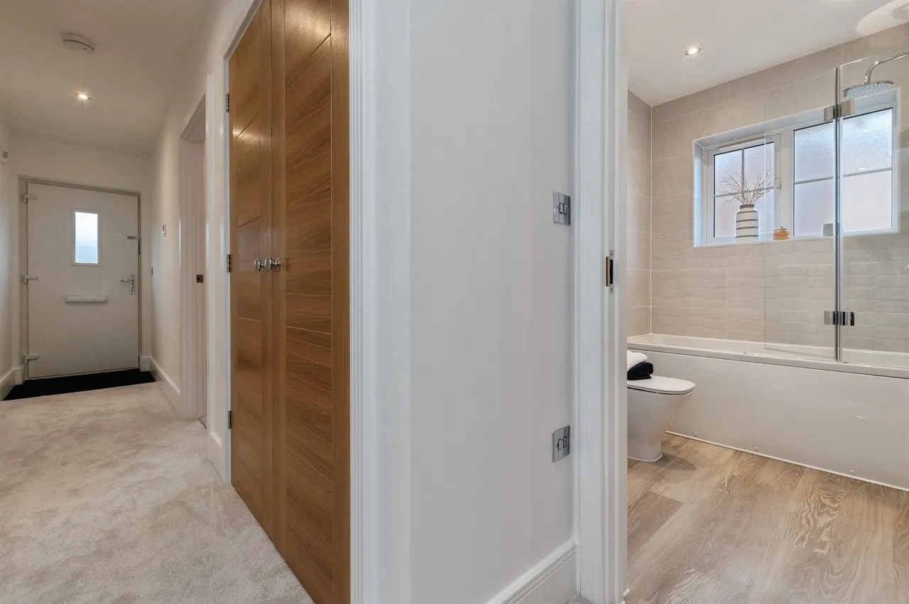 Ringwood Road, Alderholt, Fordingbridge, photo 10