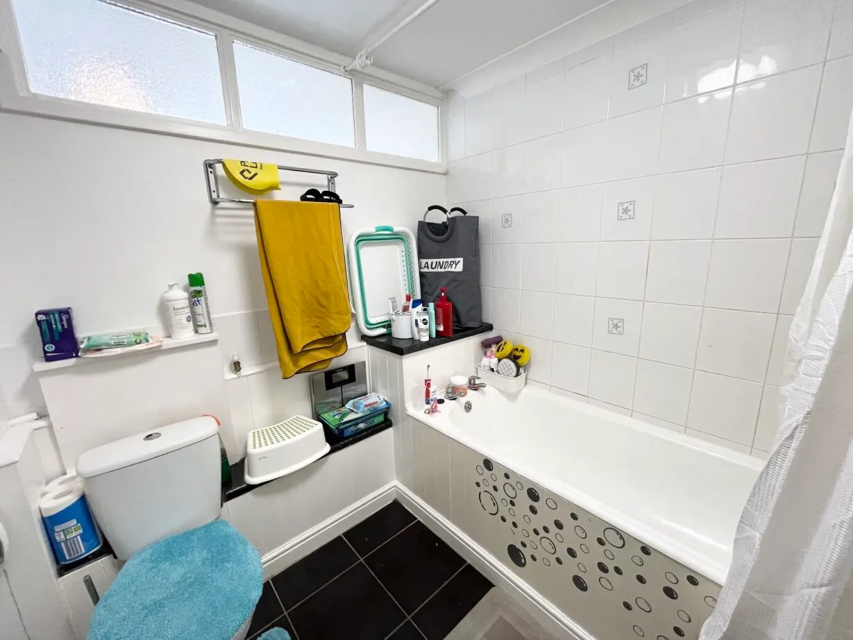 Victoria Road, Aldershot, GU11, photo 6