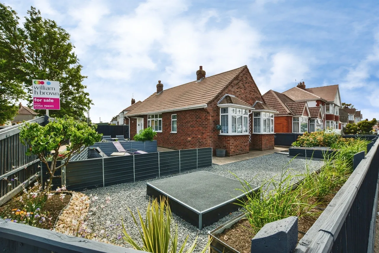 2 bed house for sale — Victoria Road, Skegness
