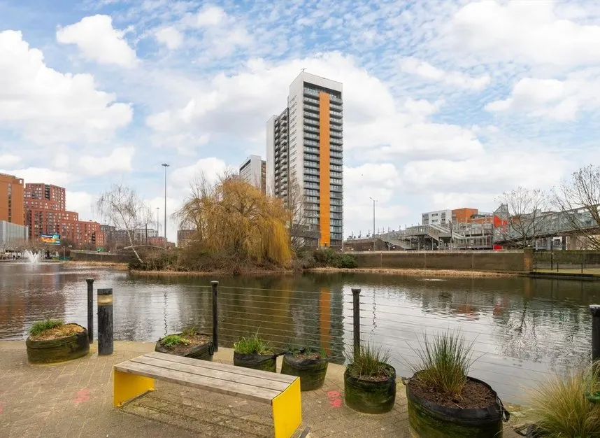 2 bed flat for sale, Blackwall Way, E14