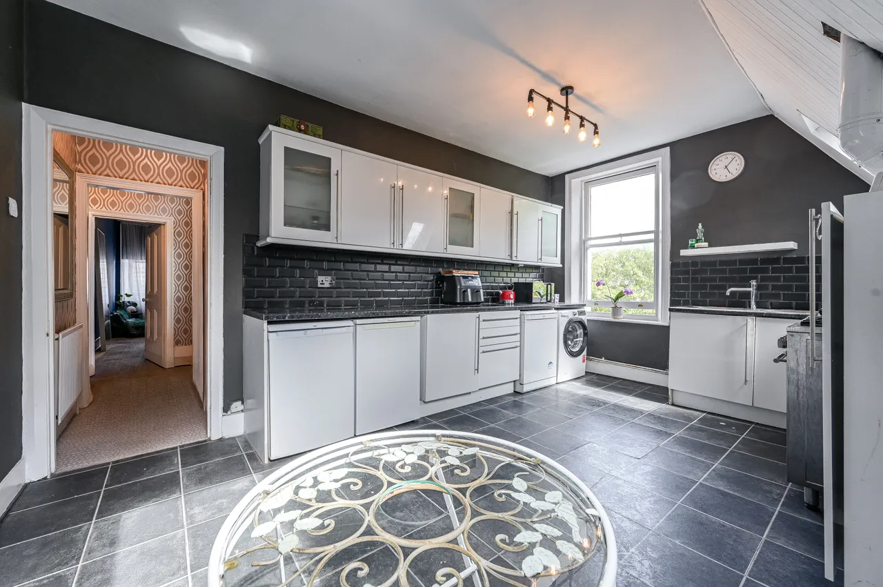 Flat 3, 111 Burnt Ash Hill, London, photo 5