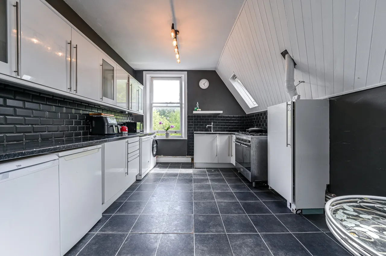 Flat 3, 111 Burnt Ash Hill, London, photo 4