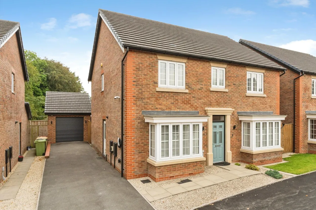 Lillie Bank Close, Bolton, BL5, photo 7