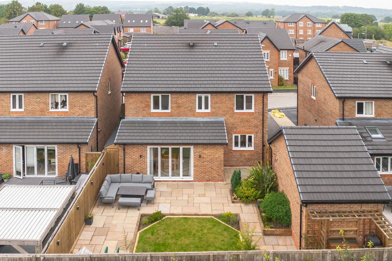 Lillie Bank Close, Bolton, BL5, photo 23