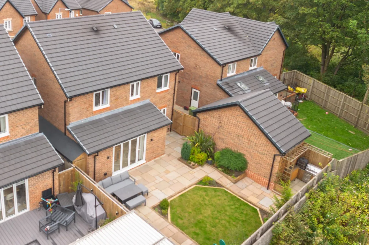 Lillie Bank Close, Bolton, BL5, photo 20