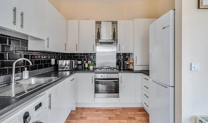 Dillon Close, Epsom, KT19, photo 8