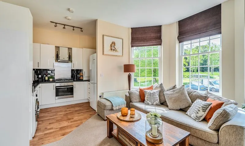 Dillon Close, Epsom, KT19, photo 4