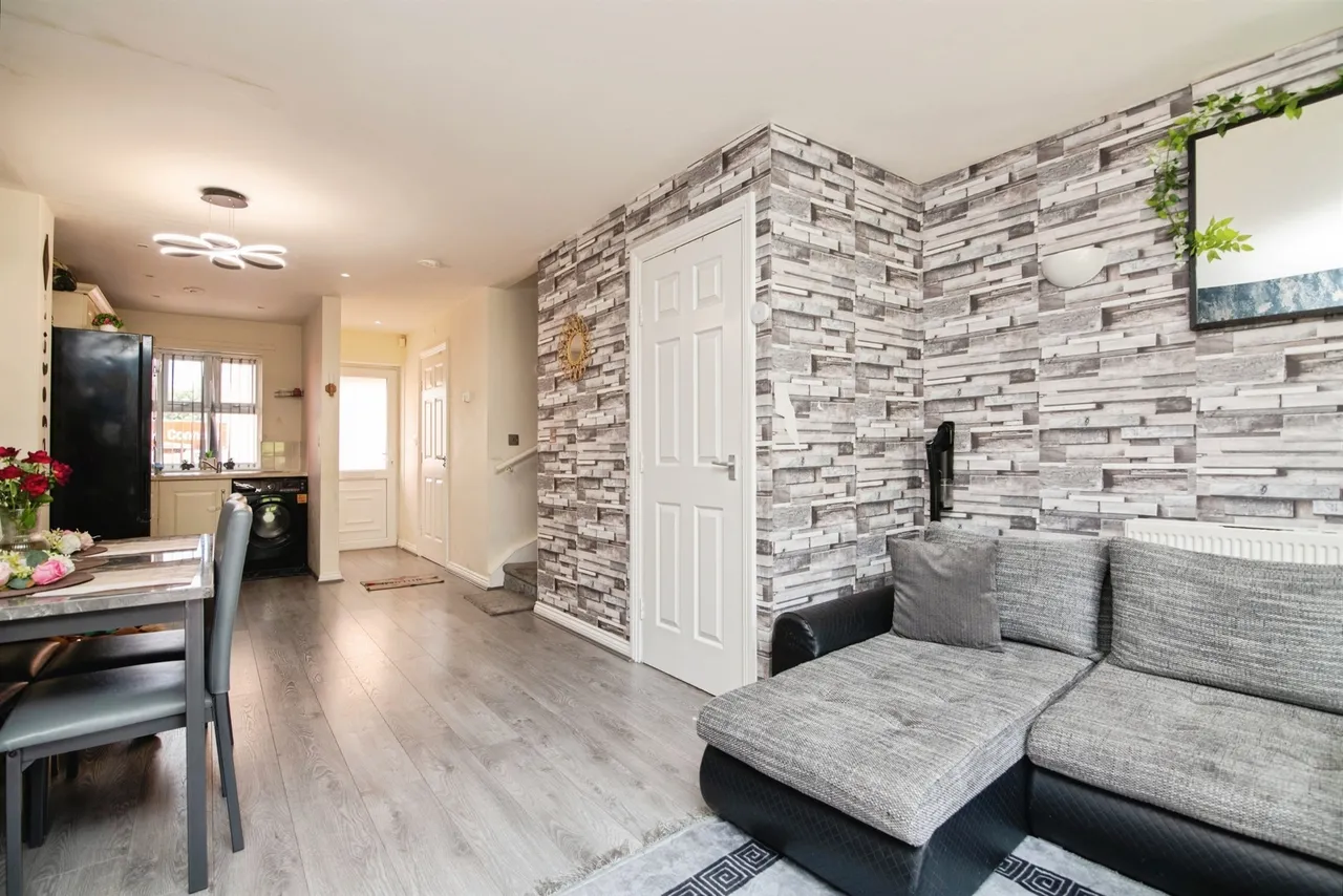 Farm End Close, West Bromwich, B71, photo 5