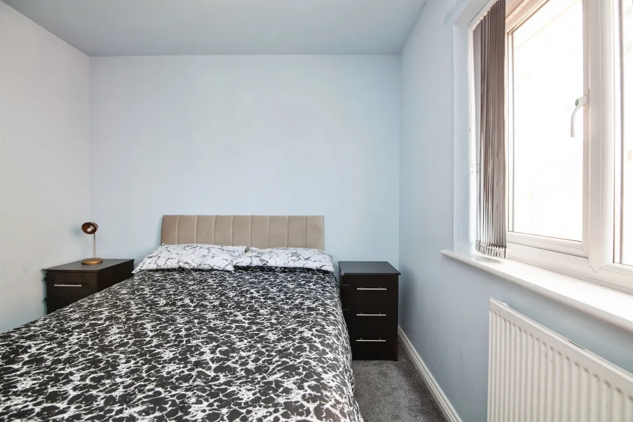 Farm End Close, West Bromwich, B71, photo 6