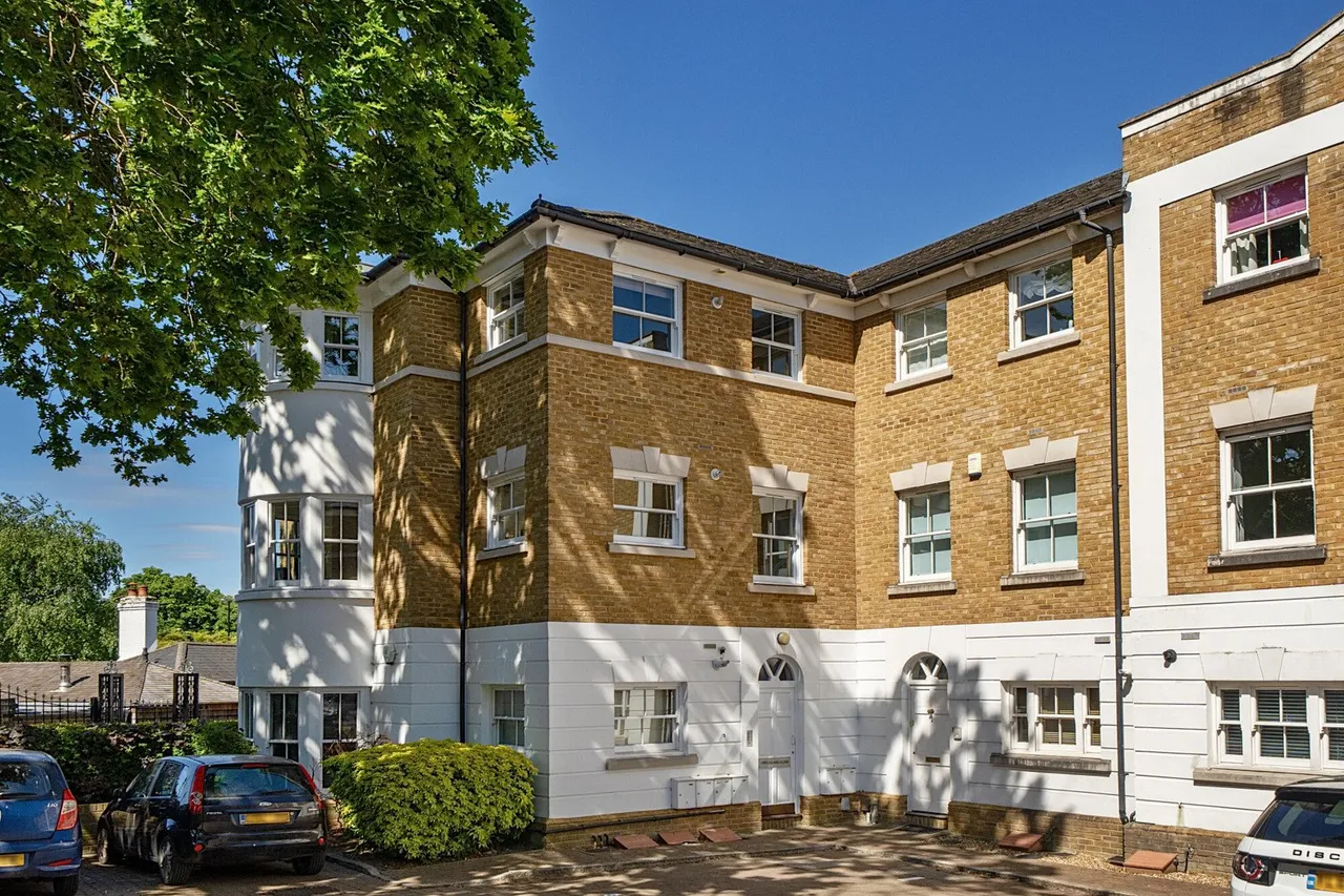 2 bed flat for sale — Cedars Close, London, SE13