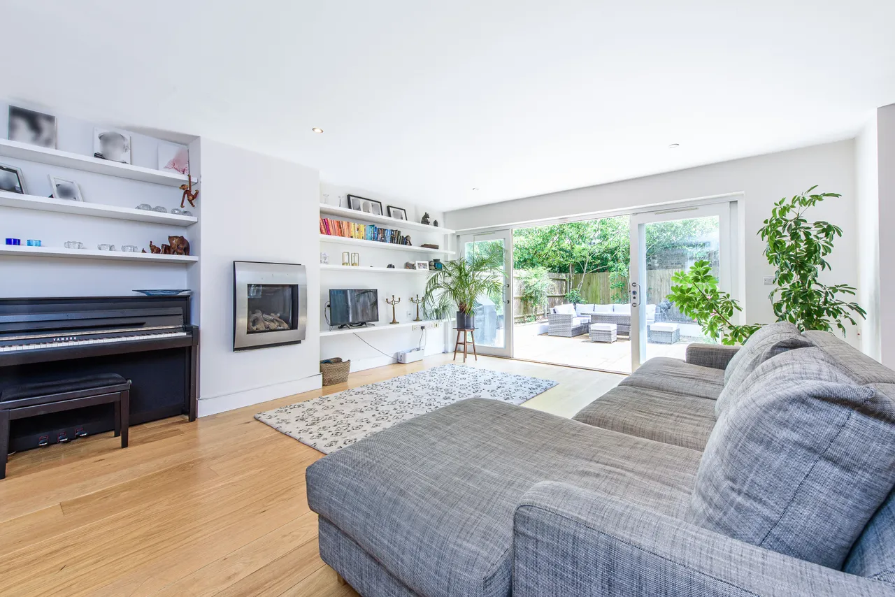 77e Belsize Lane, London, photo 3