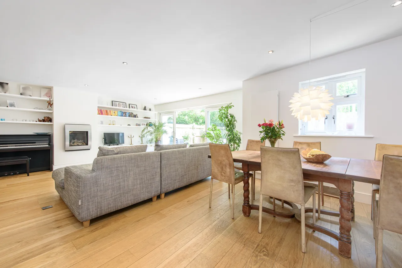 77e Belsize Lane, London, photo 11