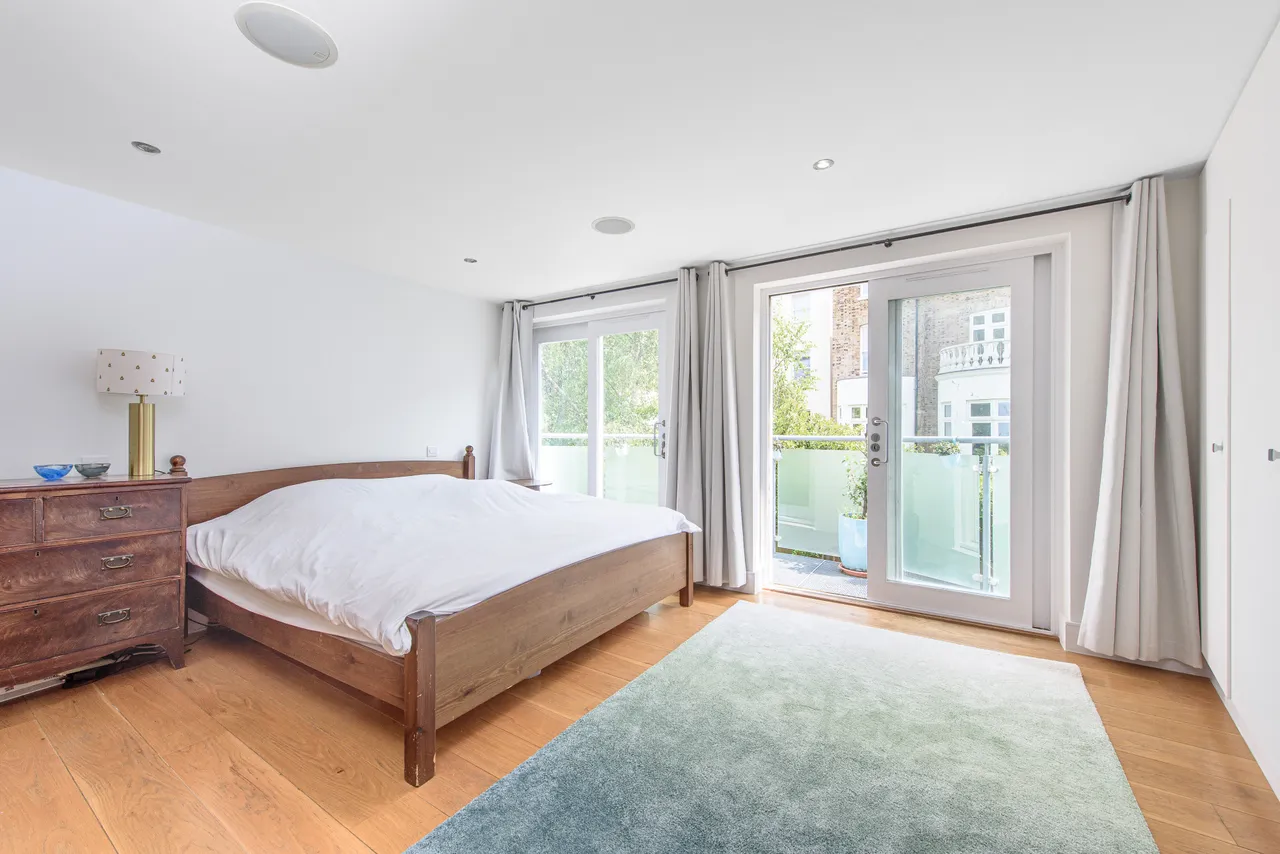 77e Belsize Lane, London, photo 6