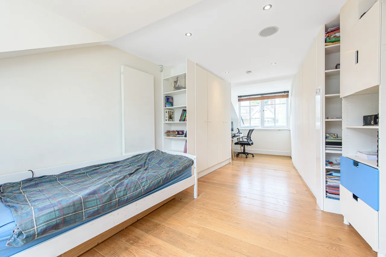 77e Belsize Lane, London, photo 8