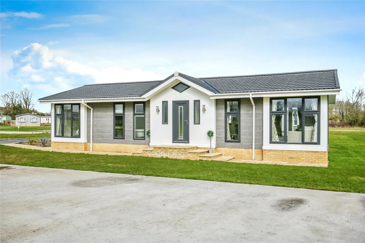 2 bed mobile home for sale — Heathfield, Bletchingdon, Kidlington, Oxfordshire, OX5