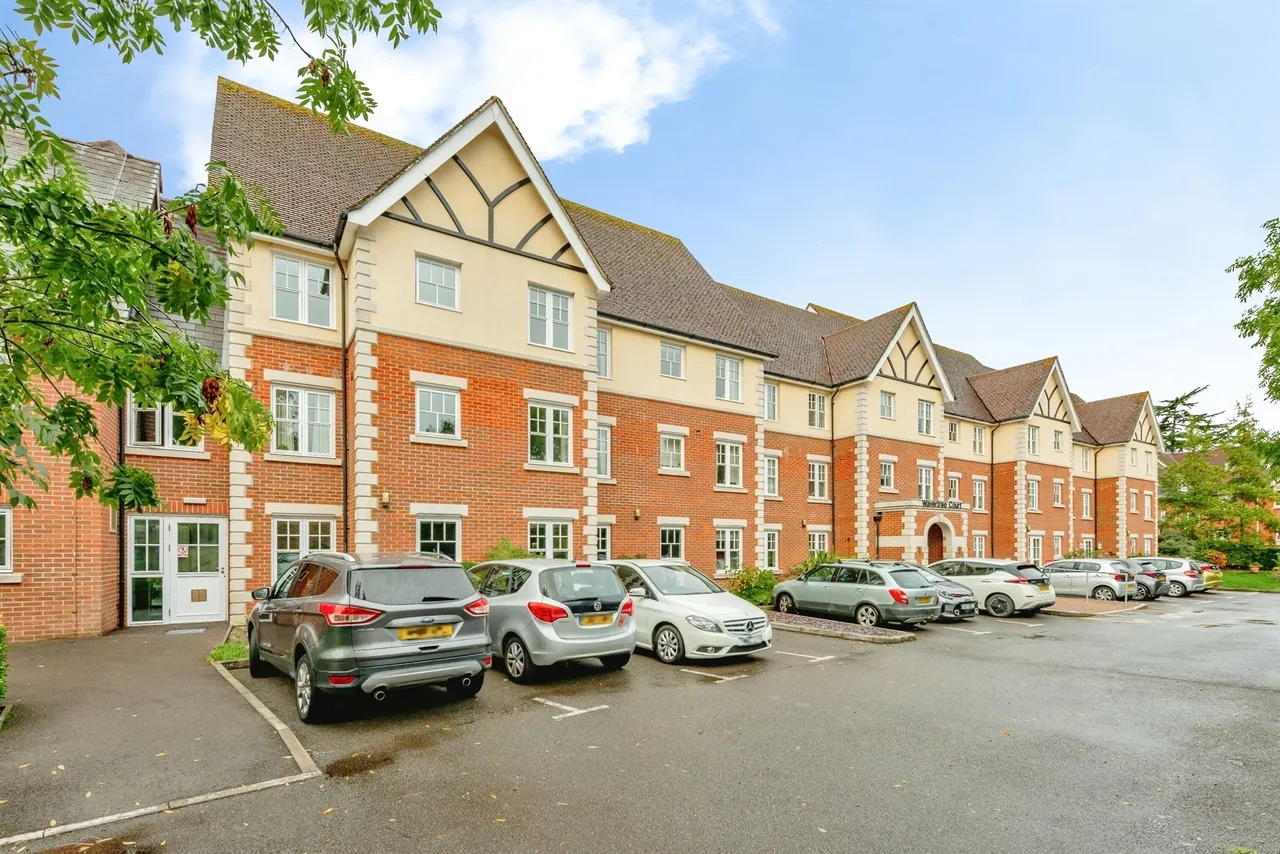 1 bed retirement property for sale, Massetts Road, Horley, RH6